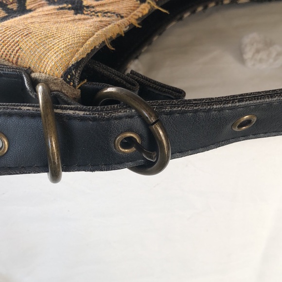 Unique Animal jungle print canvas shoulder handbag. - Picture 7 of 12